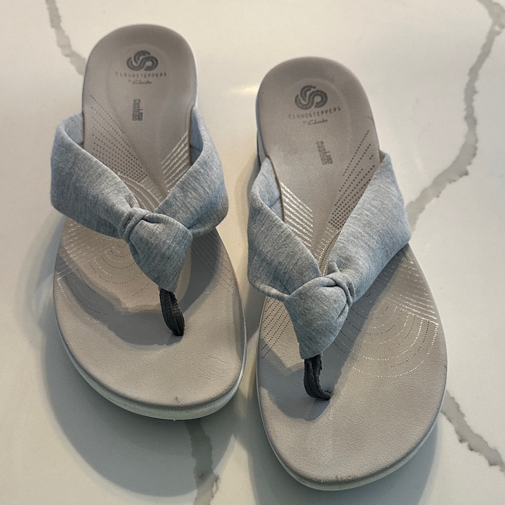 Clarks Women's Light Gray Sandals - Picture 2 of 5